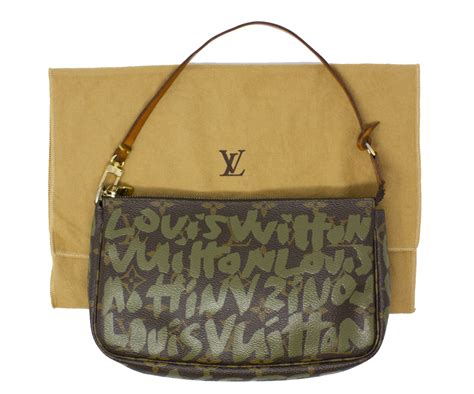 louis vuitton x stephen sprouse green monogram graffiti pochette|stephen sprouse and gucci.